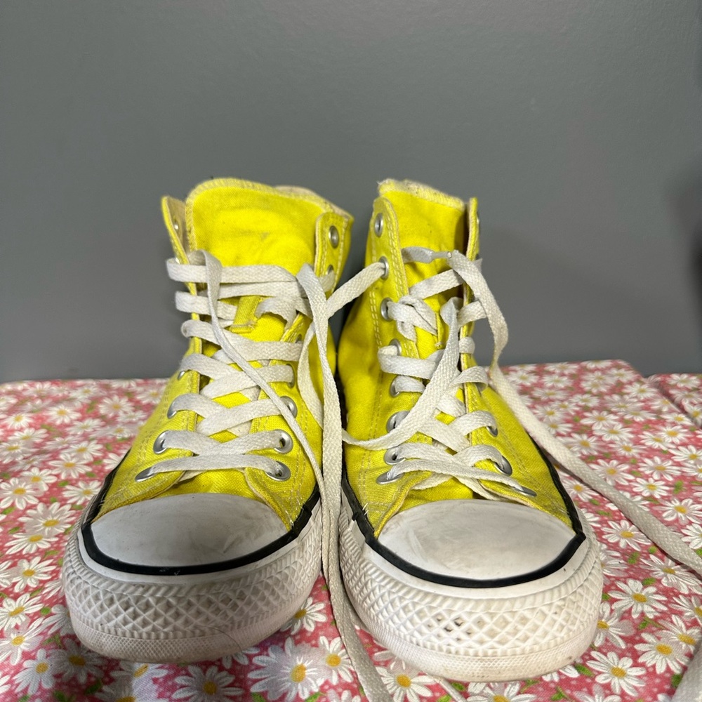 Converse shoes Womens size 9 Men’s size 7